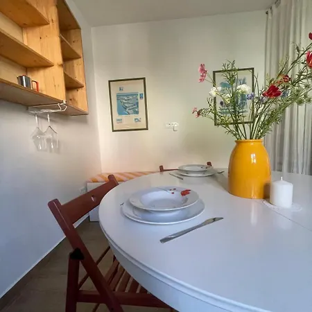 At The Burkulis' Lejlighed