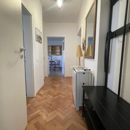 At The Burkulis' Lejlighed