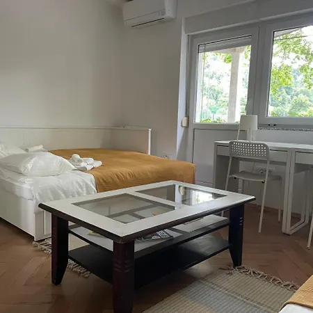 At The Burkulis' Апартаменти *