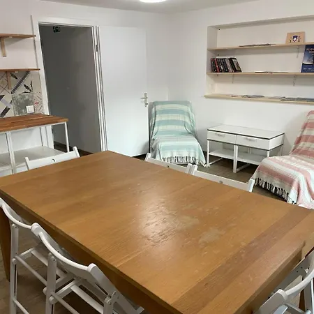 アパート At The Burkulis' *