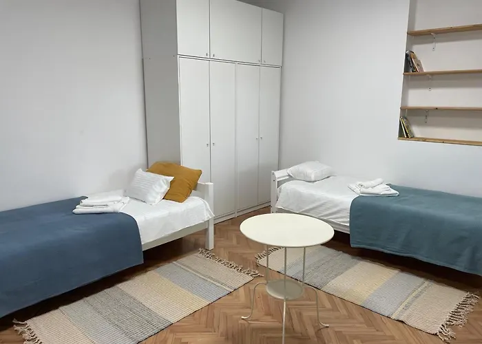 At The Burkulis' * ليوبليانا