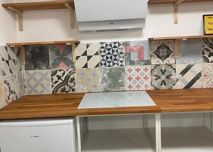 At The Burkulis' アパート