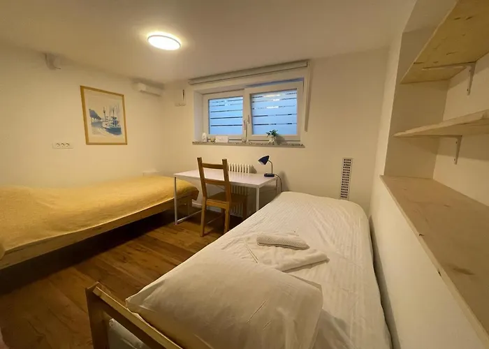 アパート At The Burkulis' *