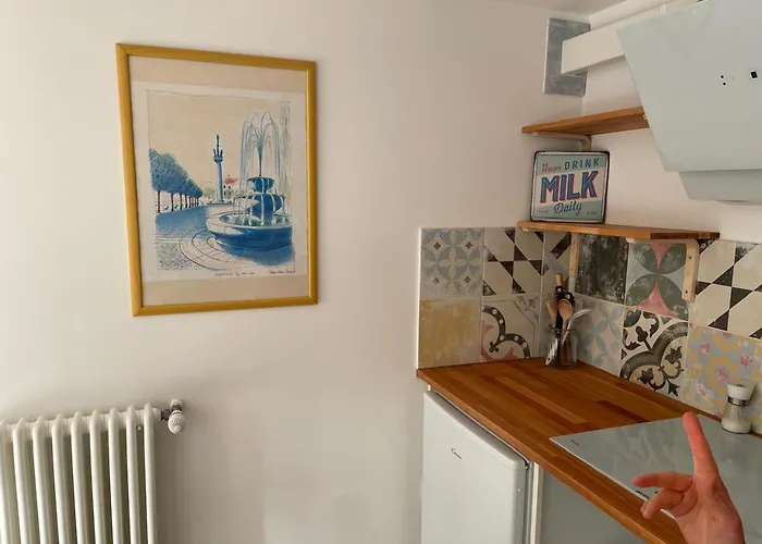 At The Burkulis' アパート